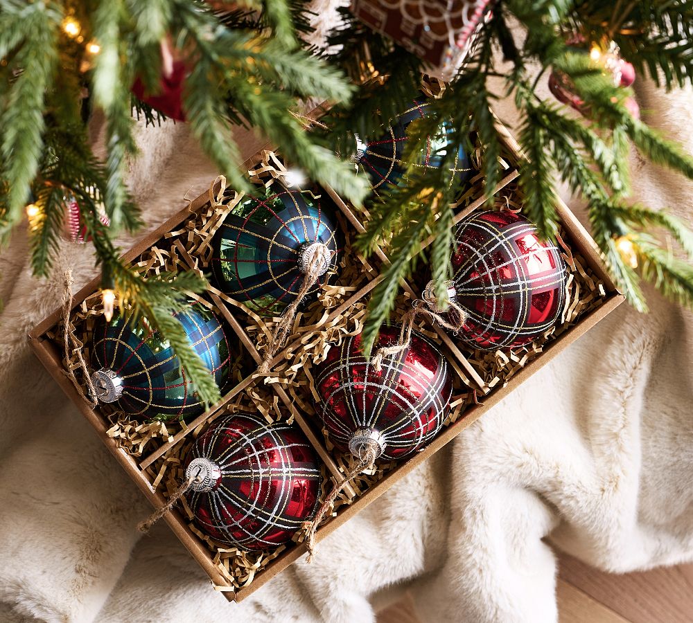 Plaid Ornament Box, Set of 6