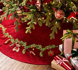 Nostalgic Icon Tree Skirt