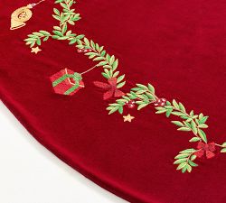 Nostalgic Icon Tree Skirt